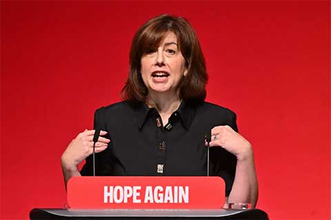 Lucy Powell là một trong những người nhận nhiều vé xem Man City nhất