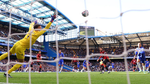 Chelsea ghi 2 bàn từ rất sớm