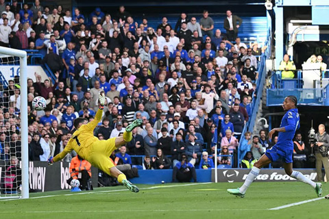 Pedro rực sáng với cú đúp cho Chelsea