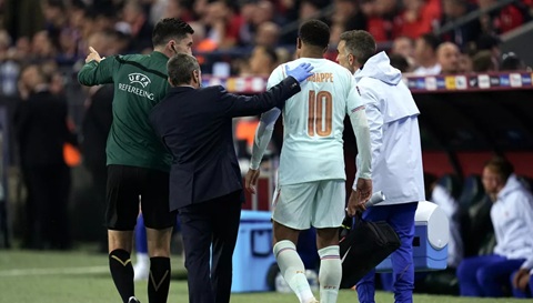 Chấn thương đầu gối của Mbappe ở trận Pháp - Thổ Nhĩ Kỳ gây ra nhiều lo lắng cho Real Madrid