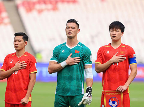 Anh chờ đợi 17 năm để có cơ hội khoác áo ĐT Việt Nam. Ảnh: Đức Cường