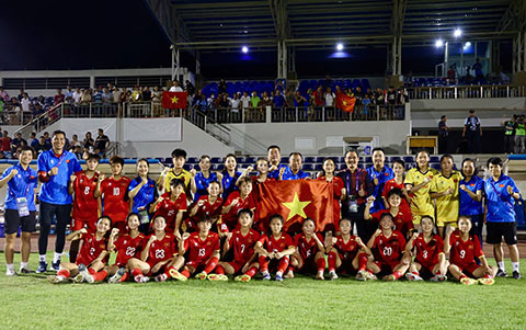 U17 nữ Việt Nam nhận 900 triệu đồng tiền thưởng từ VFF sau 3 trận toàn thắng