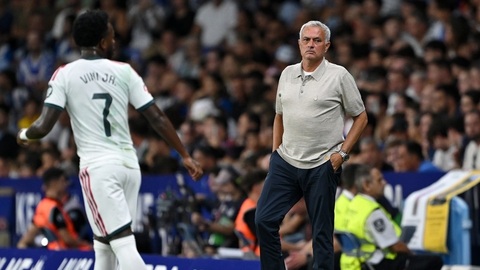 Hãy dè chừng Vinicius, kẻo mất suất đá chính!