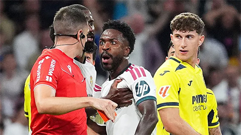 Vinicius nhận thẻ đỏ sau khi VAR vào cuộc