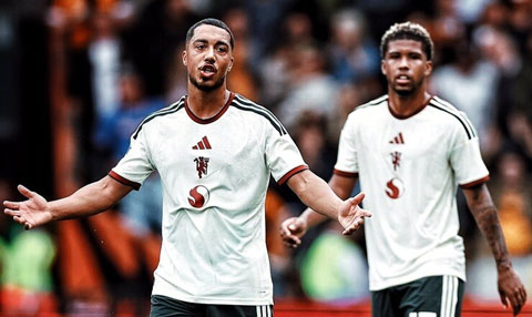 Thượng tầng MU thừa nhận sai lầm khi mua Tielemans và Santos