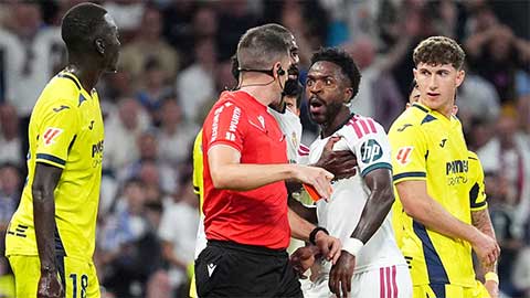 Vinicius mới phải nhận thẻ đỏ