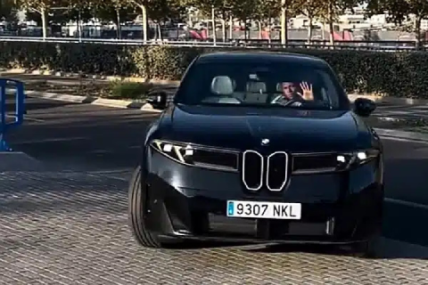 Mbappe lái BMW iX3 tới sân tập của Real Madrid