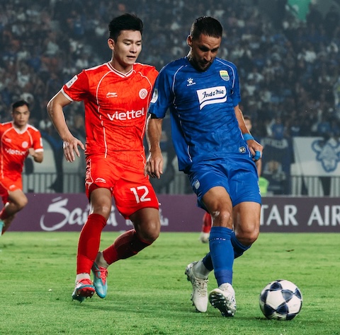 Pha tranh bóng của cầu thủ hai đội. Ảnh: CTV 