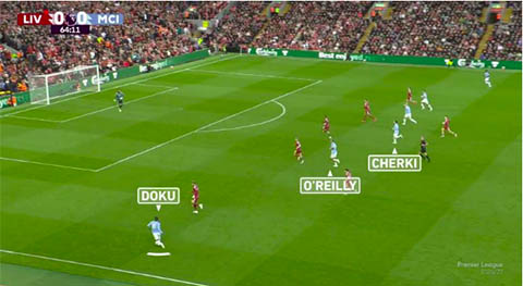 Đây là pha dàn xếp tấn công dẫn đến bàn thắng đầu tiên của Man City tại Liverpool.