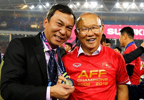 Chủ tịch VFF Trần Quốc Tuấn và HLV Park Hang Seo sau chức vô địch AFF Cup 2018 