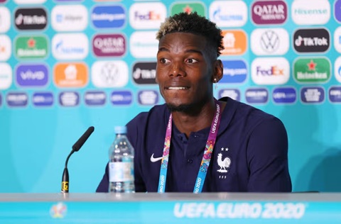 Pogba "đá xéo" MU trong cuộc trả lời họp báo ở ĐT Pháp