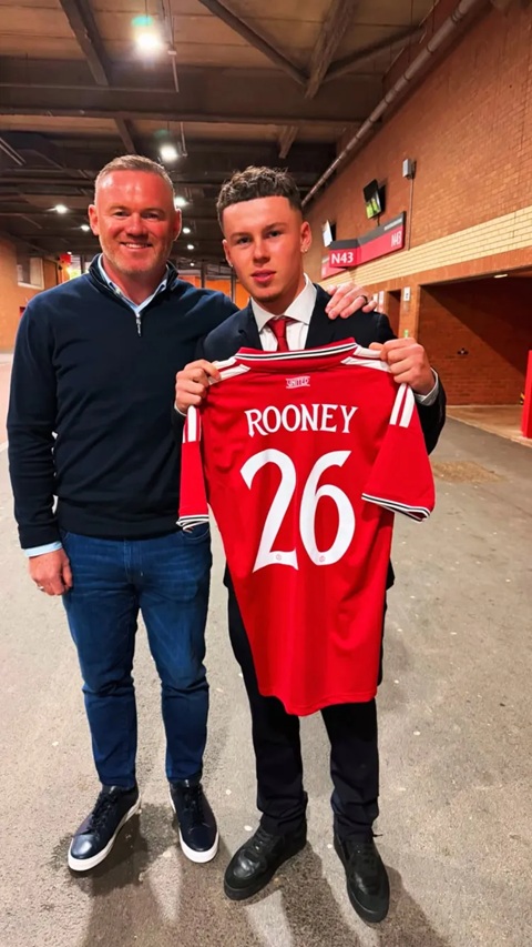 Kai Rooney bên cạnh người cha nổi tiếng, cựu tiền đạo Wayne Rooney