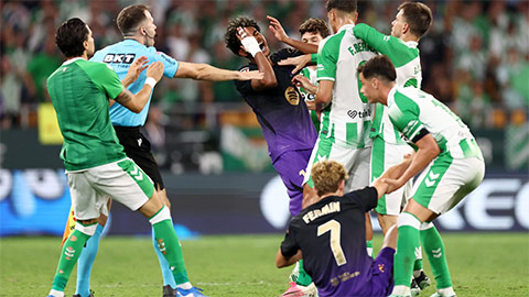 Tình huống Yamal khiến cầu thủ Betis nhận thẻ đỏ