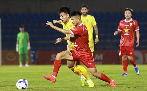 Tiền vệ trẻ Nguyễn Quang Vinh của SLNA đang trở thành hiện tượng của V.League khi ghi 3 bàn trong 4 trận gần nhất - Ảnh: Minh Tuấn 