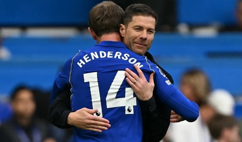 HLV Xabi Alonso rất ưu ái Henderson