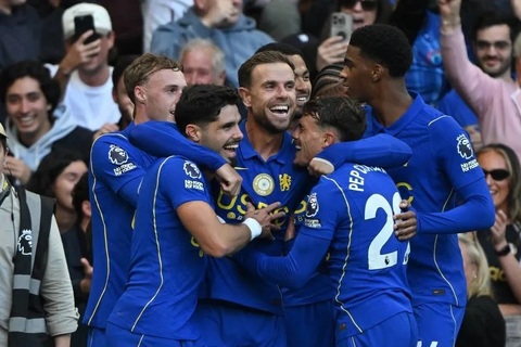 Henderson hòa chung niềm vui với đồng đội ở Chelsea