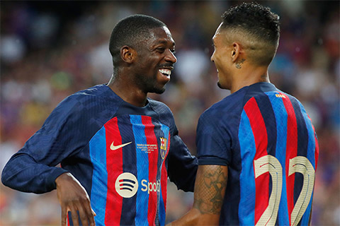 Dembele và Raphinha từng cạnh tranh quyết liệt vị trí chạy cánh phải tại Barca