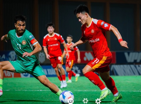 CAND (áo đỏ) vừa có trận hoà trước Hưng Yên. Ảnh: FBNV