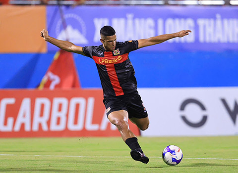 Lucao đang được xem là cây săn bàn hàng đầu của V.League thời điểm hiện tại - Ảnh: Đức Cường 