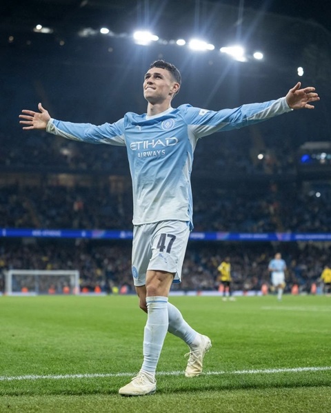 Phil Foden bùng nổ trước AEK Athens với 3 bàn thắng