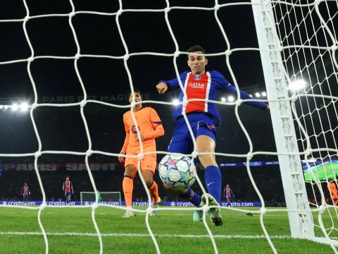Barca đã để PSG tung ra tới 15 cú sút trúng đích. Ảnh: Al Jazeera