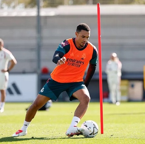 Alexander-Arnold vẫn nỗ lực tập luyện để cạnh tranh vị trí trong đội hình Real Madrid