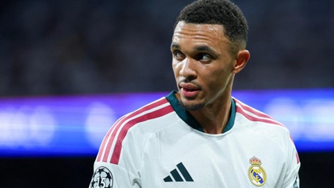Alexander-Arnold không cạnh tranh nổi một suất đá chính tại Real Madrid