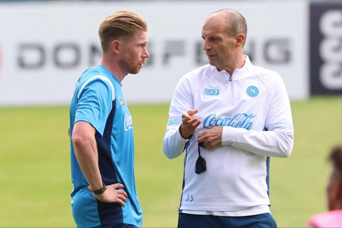 Tuy nhiên, Bruyne không thể đơn độc trong vai trò thu hồi bóng và bảo vệ trung lộ của Napoli