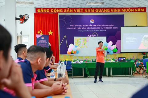 Giảng viên Huỳnh Việt Nam hướng dẫn các học viên xây dựng kế hoạch tập luyện