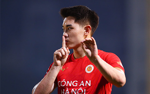 Đình Bắc không cùng CAHN lên đường sang Trung Quốc để chuẩn bị cho trận gặp Shanghai Port ở AFC Champions League Elite - Ảnh: Đức Cường 
