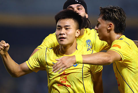 SLNA đang khiến cả V.League ngước nhìn với màn trình diễn cực kỳ ấn tượng - Ảnh: Đức Cường