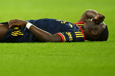 Saka dính chấn thương trong trận đấu với Bayern Munich