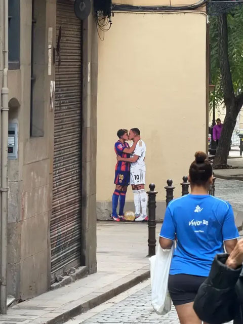 Lamine Yamal và Mbappe, những nhân vật chính trong bức tranh tường mới của TvBoy