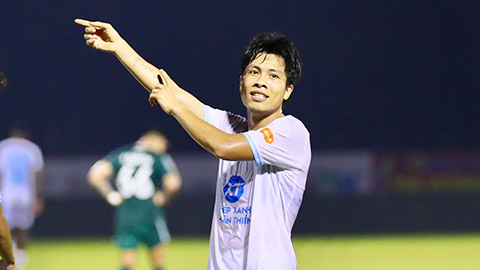 Văn Vĩ ghi bàn cho Nam Định ngay khi trở lại sau chấn thương 