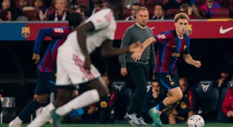 Sự rủi ro đã trở thành một phần bản sắc lối chơi của Barca dưới thời Flick - Ảnh: Berau Terkini