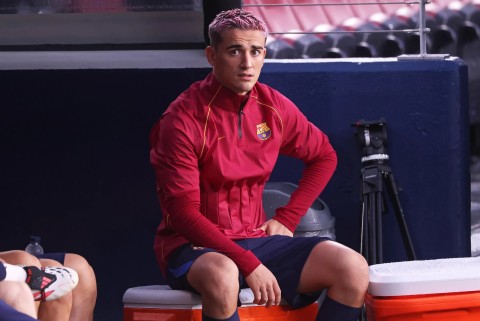 Tiền vệ 22 tuổi không còn chỗ đứng tại tuyến giữa của Barca. Ảnh: Barca Blaugranes