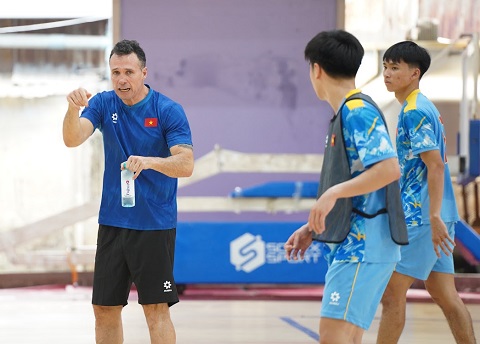 HLV Diego Giustozzi đang xây dựng chiến lược mới cho ĐT futsal Việt Nam - Ảnh: Nguyễn Quốc Khanh