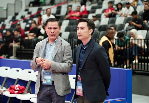 Ông Trần Anh Tú (trái) luôn theo sát từng bước phát triển của futsal Việt Nam - Ảnh: Phan Hồng