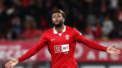 Gustavo Varela có cha là Fernando Varela, cựu tuyển thủ Cape Verde