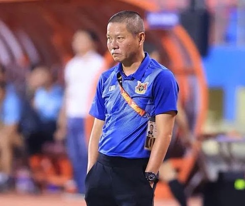 HLV Chu Đình Nghiêm trở lại Hàng Đẫy đối đầu đội bóng cũ Hà Nội trong màu áo Ninh Bình. Ảnh: Đức Cường
