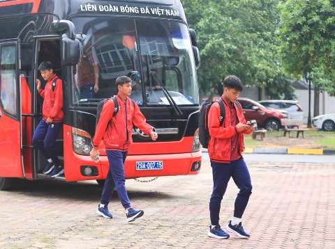 Các cầu thủ U17 Việt Nam tập luyện tại Hà Nội trước khi sang UAE tập huấn vào ngày 6/11 - Ảnh: Đức Cường