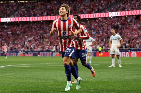 Ngôi sao Hàn Quốc ghi dấu ấn cả trong tấn công lẫn phòng ngự. Ảnh: Into the Calderon