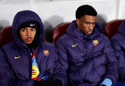 Jules Kounde và Alejandro Balde có thể phải ra đi trong kế hoạch "thay máu" hàng thủ của Barca. Ảnh: Facebook