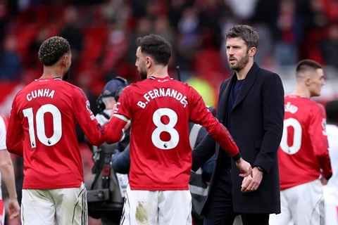 Cunha hoặc Bruno Fernandes tới đây sẽ thường xuyên được HLV Michael Carrick xếp đá trung phong