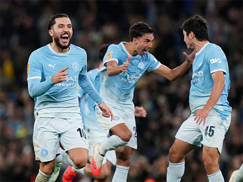 Hàng thủ hớ hênh có thể khiến Man City gặp khó khăn