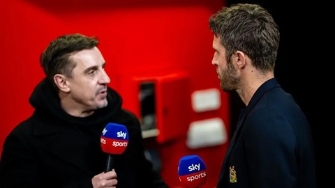 Gary Neville phỏng vấn người đồng đội cũ Micheal Carrick