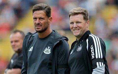 Nếu đến MU, ông sẽ mang cả trợ lý Jason Tindal về Old Trafford