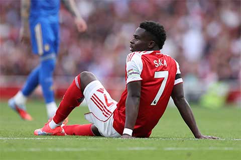  Bukayo Saka buộc phải vắng mặt vì chấn thương cơ đùi