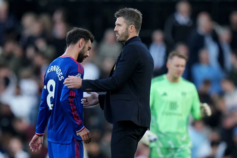 Carrick và Fernandes cần nỗ lực hết mình để cứu MU thoát khỏi khủng hoảng