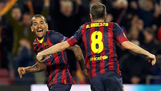Dani Alves diễn lại điệu nhảy khiến anh bị chỉ trích